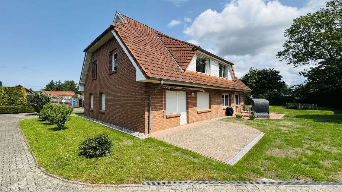 Hausansicht Hausansicht - Dachgeschosswohnung in 18569 Ummanz mit 51m² kaufen