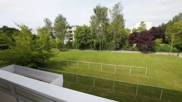 Blick vom Balkon - Etagenwohnung in 18435 Stralsund mit 60m² kaufen