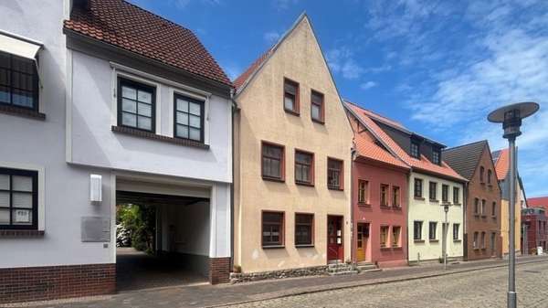 Hausansicht - Mehrfamilienhaus in 18356 Barth mit 151m² kaufen
