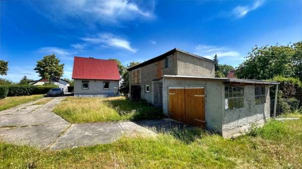 Außenansicht mit Garagen Außenansicht mit Garagen - Einfamilienhaus in 17389 Anklam mit 80m² kaufen