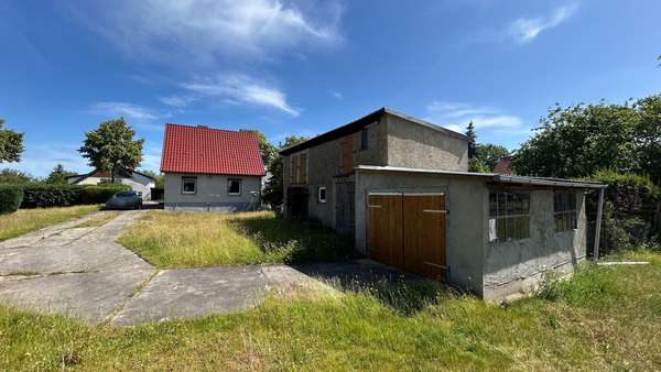 Außenansicht mit Garagen Außenansicht mit Garagen - Einfamilienhaus in 17389 Anklam mit 80m² kaufen