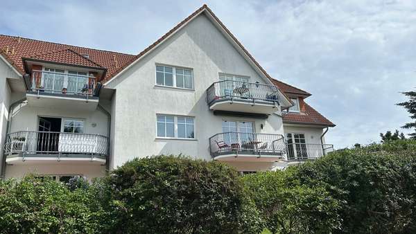Außenansicht mit Balkonen - Etagenwohnung in 17424 Ostseebad Heringsdorf mit 76m² kaufen