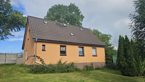 Rückansicht Traufseite - Einfamilienhaus in 17506 Gützkow mit 130m² kaufen