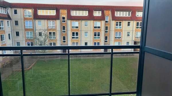 Blick vom Balkon - Etagenwohnung in 18437 Stralsund mit 51m² kaufen