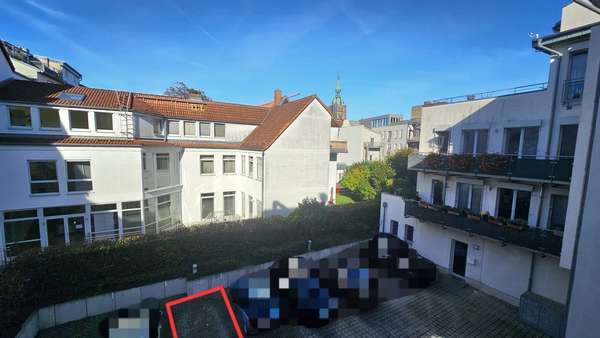 Balkonsicht mit Parkplatz - Maisonette-Wohnung in 18439 Stralsund mit 107m² kaufen