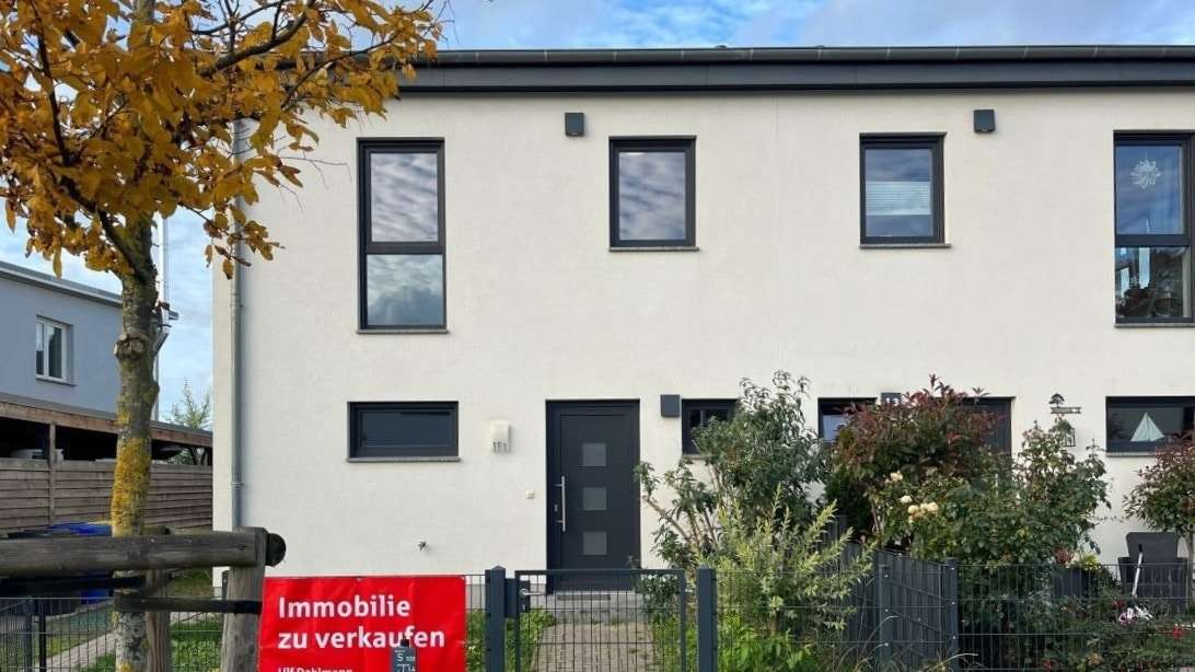 Hausansicht - Doppelhaushälfte in 18439 Stralsund mit 114m² kaufen