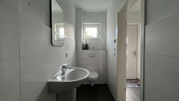 Gäste-WC - Doppelhaushälfte in 18439 Stralsund mit 114m² kaufen