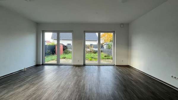 Wohnzimmer - Doppelhaushälfte in 18439 Stralsund mit 114m² kaufen