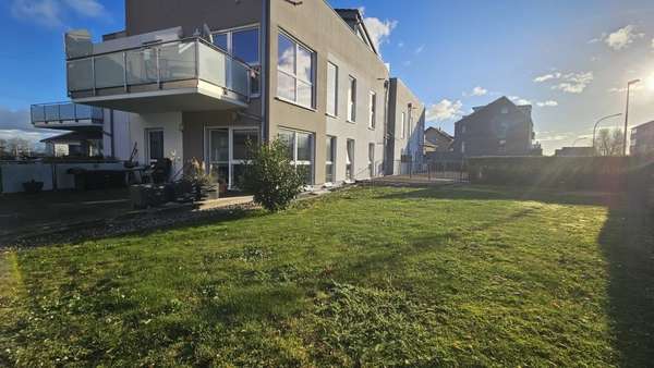 Terrasse mit Garten - Erdgeschosswohnung in 18439 Stralsund mit 65m² kaufen