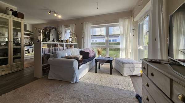 Wohnzimmer - Erdgeschosswohnung in 18439 Stralsund mit 65m² kaufen