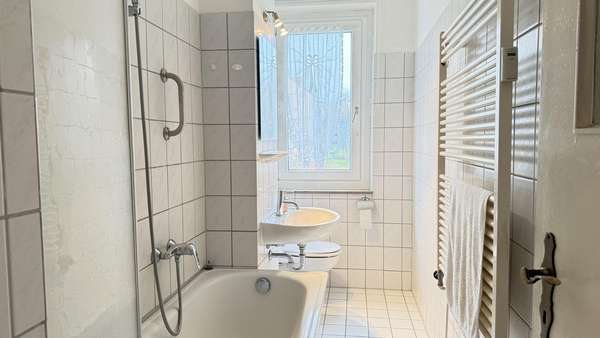 Badezimmer - Etagenwohnung in 17489 Greifswald mit 50m² kaufen