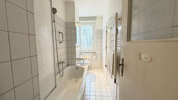 Badezimmer - Etagenwohnung in 17489 Greifswald mit 50m² kaufen