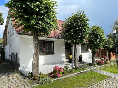 Hausansicht - Einfamilienhaus in 18528 Bergen mit 140m² kaufen