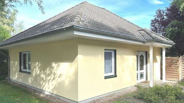 Eingangsseite Eingangsseite - Einfamilienhaus in 18320 Ahrenshagen-Daskow mit 165m² kaufen