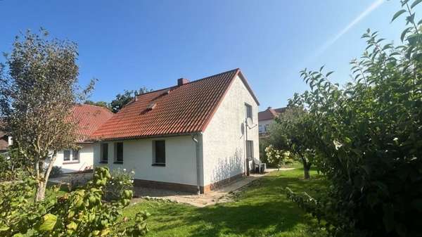 Außenansicht Außenansicht - Einfamilienhaus in 18528 Bergen mit 109m² kaufen