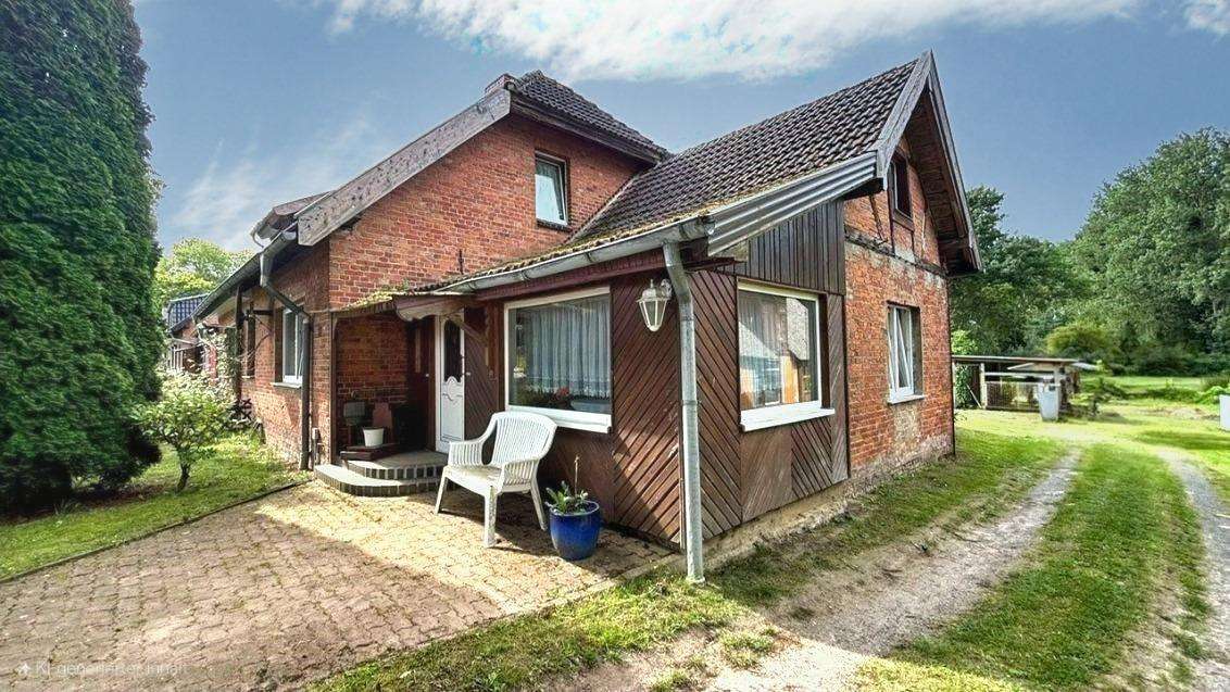 Straßenansicht des Hauses Straßenansicht des Hauses - Doppelhaushälfte in 18442 Steinhagen mit 125m² kaufen