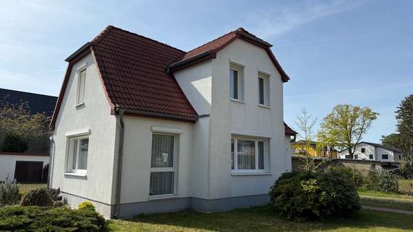 Ansicht Strasse Ansicht Strasse - Einfamilienhaus in 17509 Lubmin mit 143m² kaufen