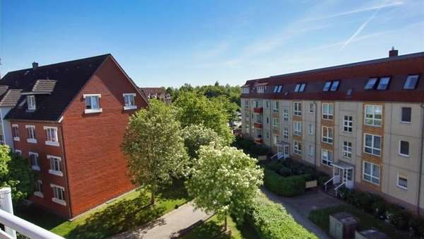 Blick vom Balkon - Dachgeschosswohnung in 18437 Stralsund mit 66m² kaufen