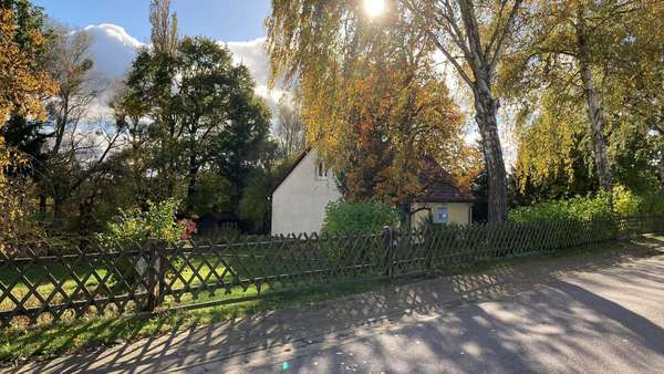 Blick von der Straße - Einfamilienhaus in 17237 Hohenzieritz mit 60m² kaufen