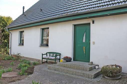 Hauseingang - Einfamilienhaus in 17094 Groß Nemerow mit 145m² kaufen