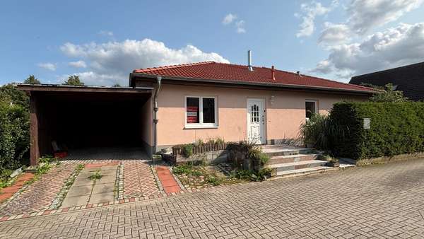 Frontansicht - Bungalow in 17098 Friedland mit 102m² kaufen