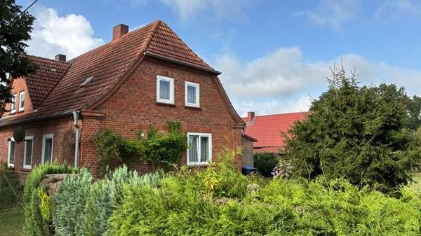 Blick auf den Giebel Blick auf den Giebel - Doppelhaushälfte in 17348 Woldegk mit 62m² kaufen