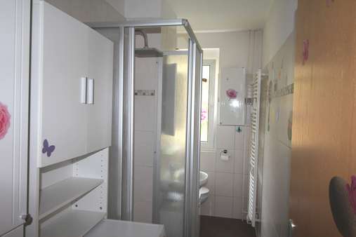 Bad mit Dusche - Etagenwohnung in 17235 Neustrelitz mit 65m² kaufen