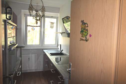 Blick in die Küche - Etagenwohnung in 17235 Neustrelitz mit 65m² kaufen