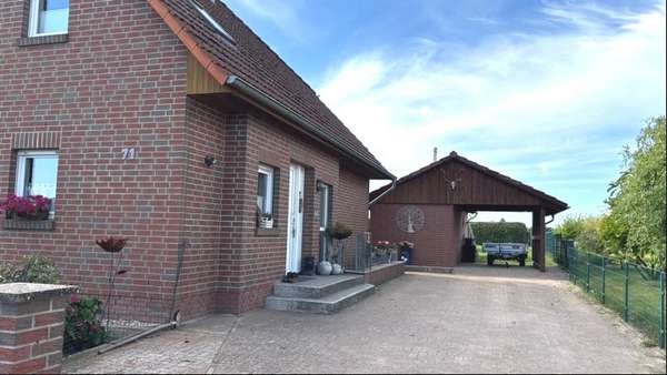 Auffahrt und Carport - Einfamilienhaus in 17237 Hohenzieritz mit 135m² kaufen