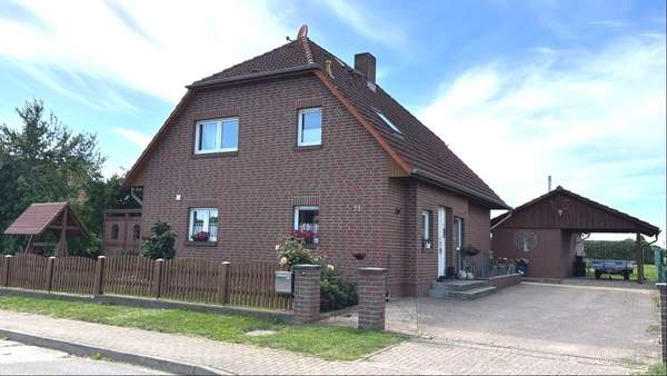Front - Einfamilienhaus in 17237 Hohenzieritz mit 135m² kaufen