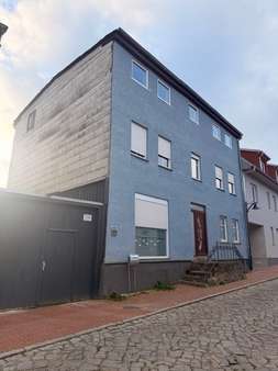 Einfahrt Einfahrt - Zweifamilienhaus in 17094 Burg Stargard mit 283m² kaufen