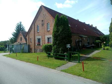 Straßenansicht - Zweifamilienhaus in 17237 Möllenbeck mit 120m² kaufen
