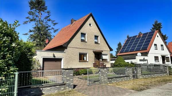 Vorderansicht - Einfamilienhaus in 14612 Falkensee mit 100m² kaufen