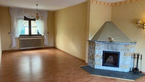 Wohnzimmer - Einfamilienhaus in 14612 Falkensee mit 100m² kaufen