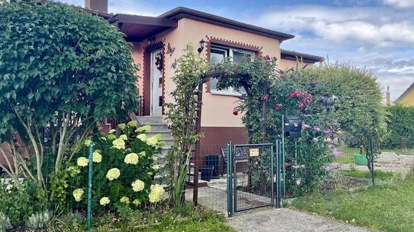 Einladender Eingangsbereich - Einfamilienhaus in 14913 Jüterbog mit 120m² kaufen