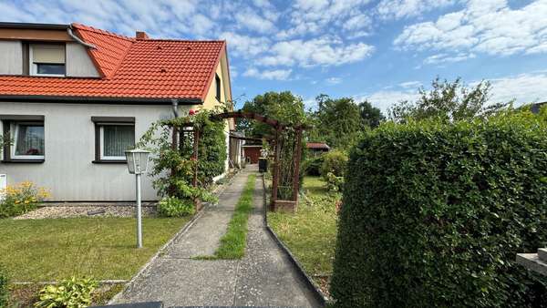 Gepflegter Vorgarten - Einfamilienhaus in 16727 Oberkrämer mit 108m² kaufen