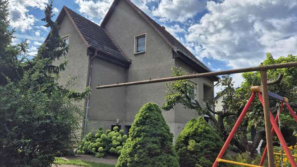 Seitliche Ansicht - Einfamilienhaus in 14943 Luckenwalde mit 107m² kaufen