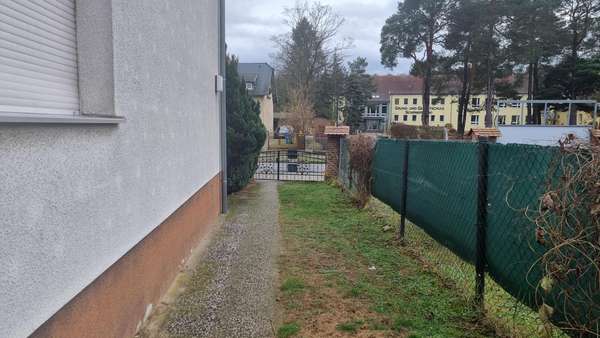 Zuwegung - Zweifamilienhaus in 15746 Groß Köris mit 140m² kaufen