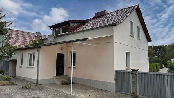 Blick vom Hof - Einfamilienhaus in 14558 Nuthetal mit 130m² kaufen