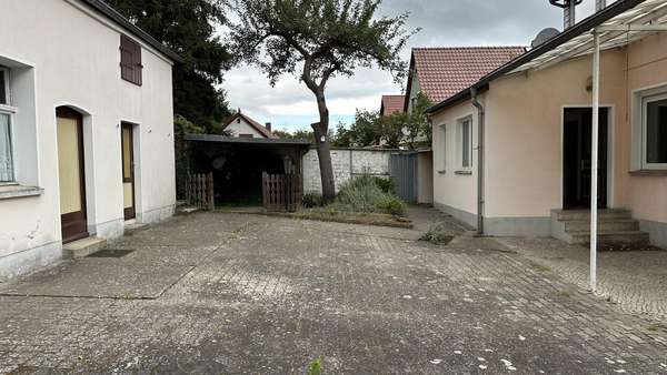 Innenhof  - Einfamilienhaus in 14558 Nuthetal mit 130m² kaufen