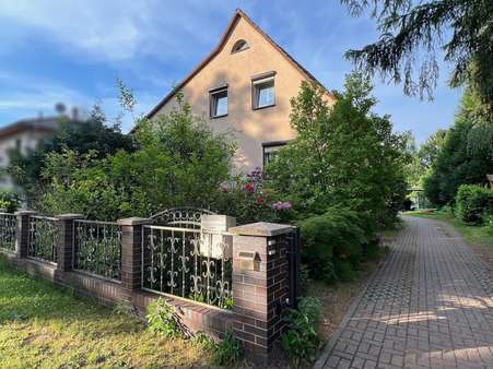 Einfahrt - Zweifamilienhaus in 14624 Dallgow-Döberitz mit 182m² kaufen