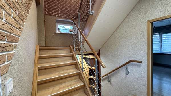 Treppe ins OG - Einfamilienhaus in 14641 Paulinenaue mit 110m² kaufen