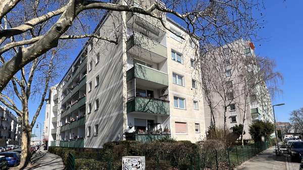 Aufmacher - Etagenwohnung in 13597 Berlin mit 62m² als Kapitalanlage kaufen