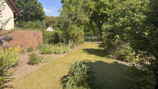 Einfahrt - Grundstück in 14469 Potsdam mit 792m² kaufen