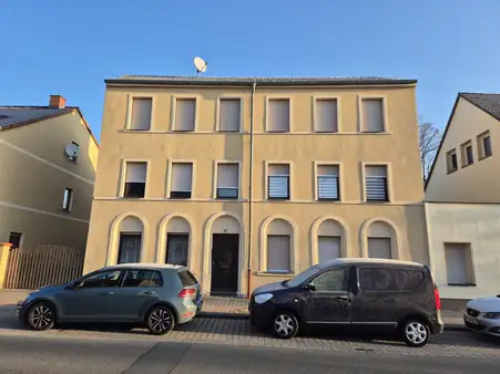 Teilsaniertes MFH in guter Lage