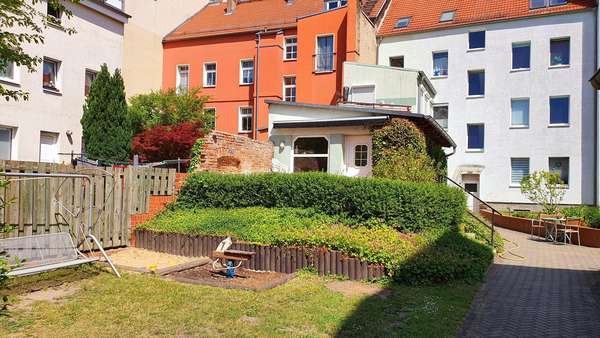 Rückansicht Wohnhaus - Mehrfamilienhaus in 14776 Brandenburg mit 349m² kaufen