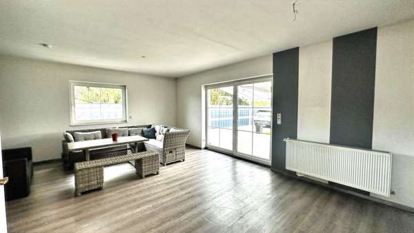 Wohnzimmer - Bungalow in 14712 Rathenow mit 94m² kaufen
