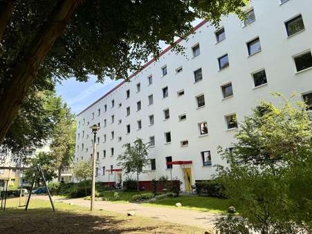 Blick auf das Objekt Blick auf das Objekt - Dachgeschosswohnung in 14478 Potsdam mit 61m² kaufen