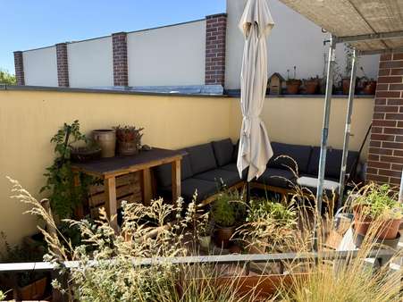 Dachterrasse (Gerüst aufgrund Dachsanierung) - Dachgeschosswohnung in 14482 Potsdam mit 69m² kaufen