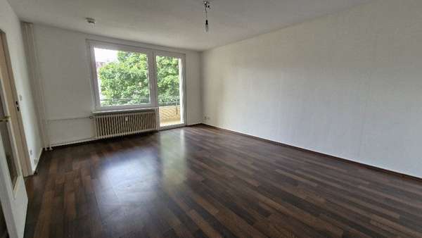 Wohnzimmer - Etagenwohnung in 13409 Berlin mit 57m² kaufen